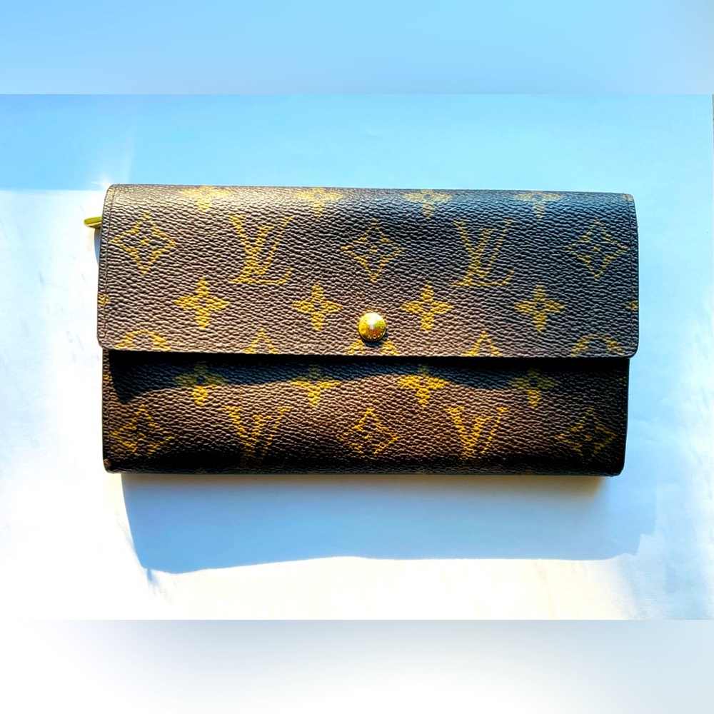 NWOT Authentic Louis Vuitton Wallet | Sarah Monogram